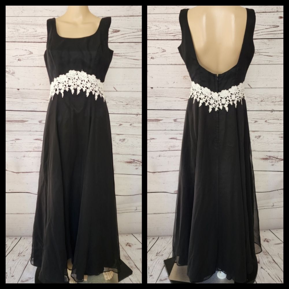 Alfredo Angelo Gown Size 13 / 14